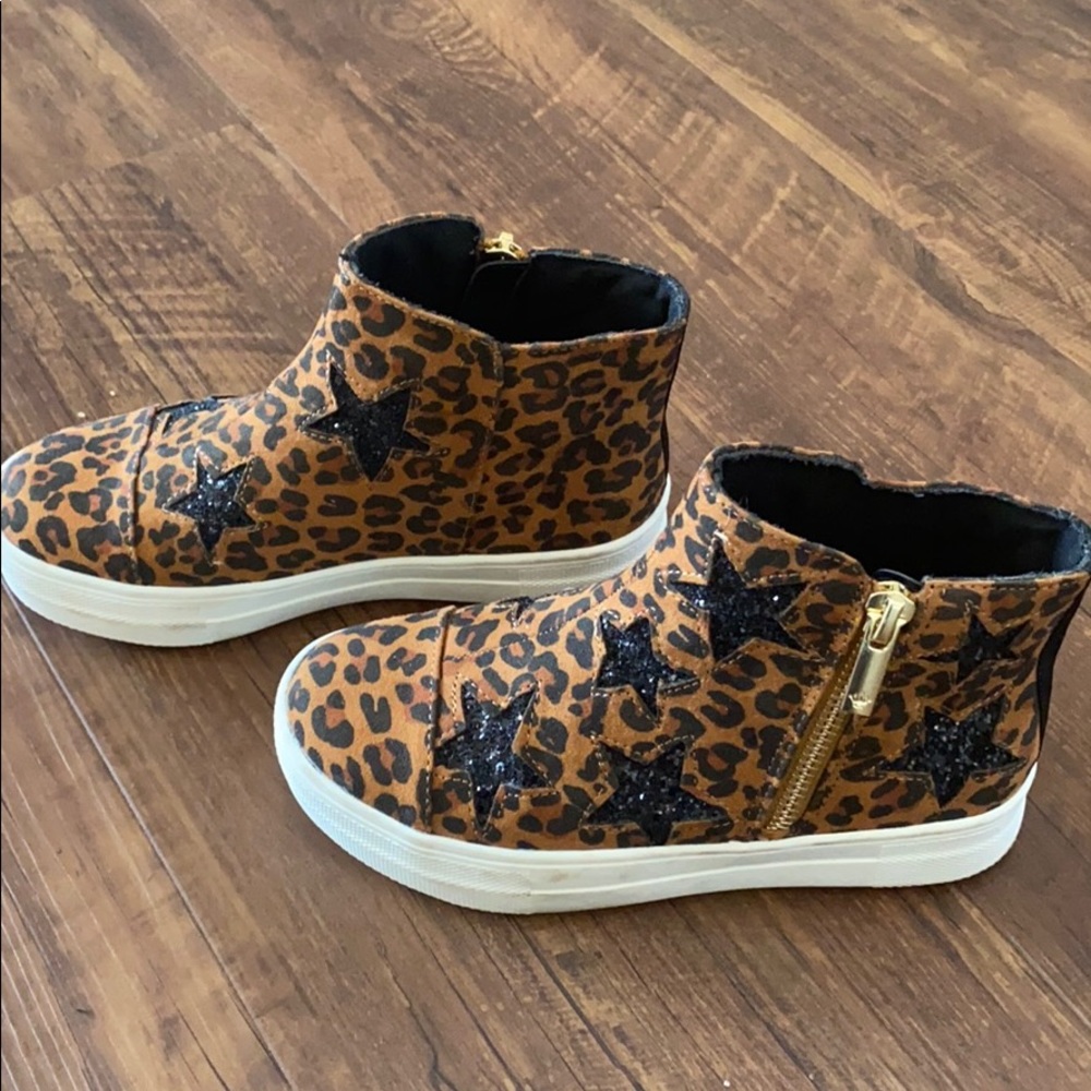 Kids cheetah star high top shoes with zipper